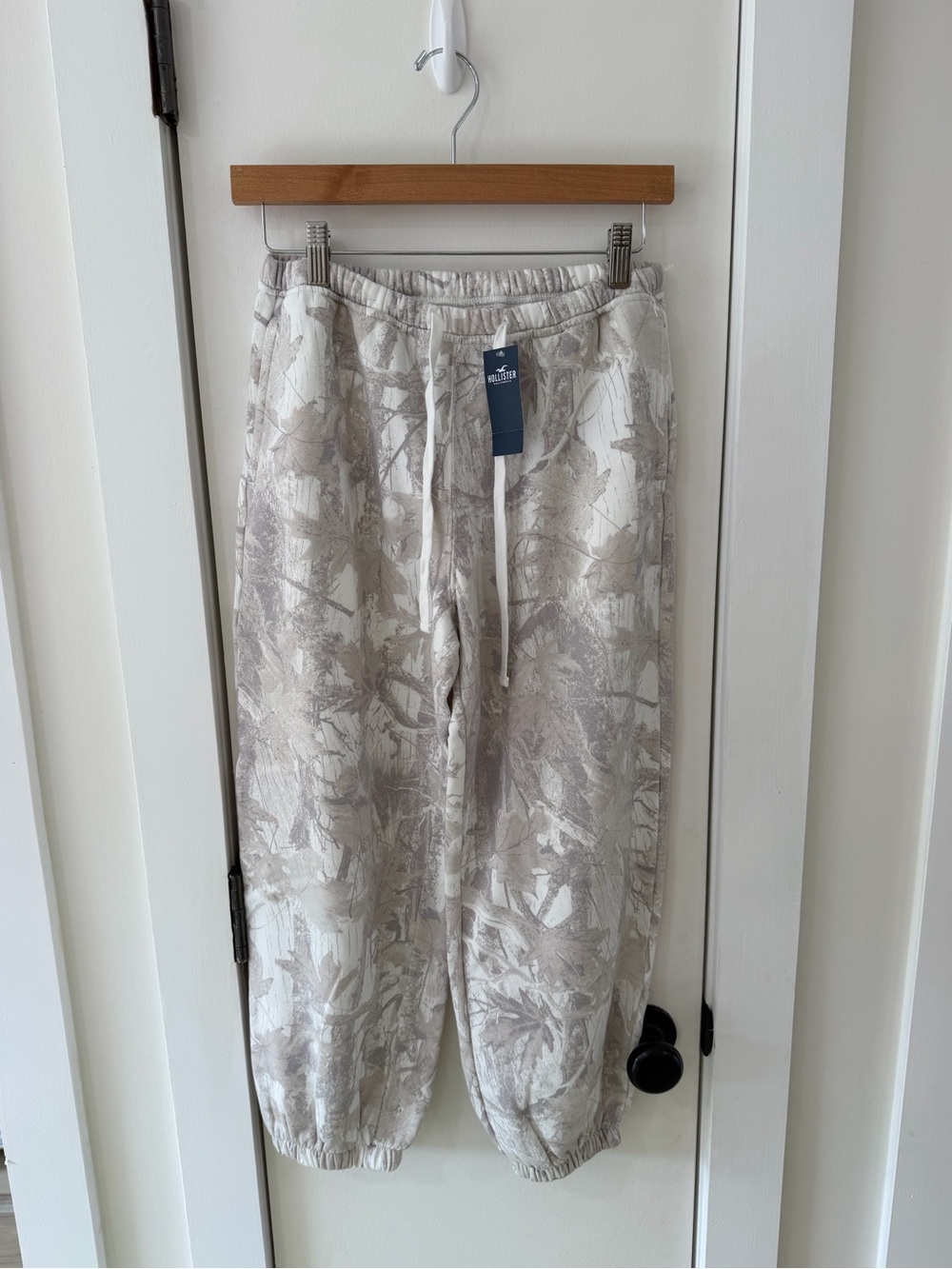 NWT Hollister Camo Joggers Size XS Short